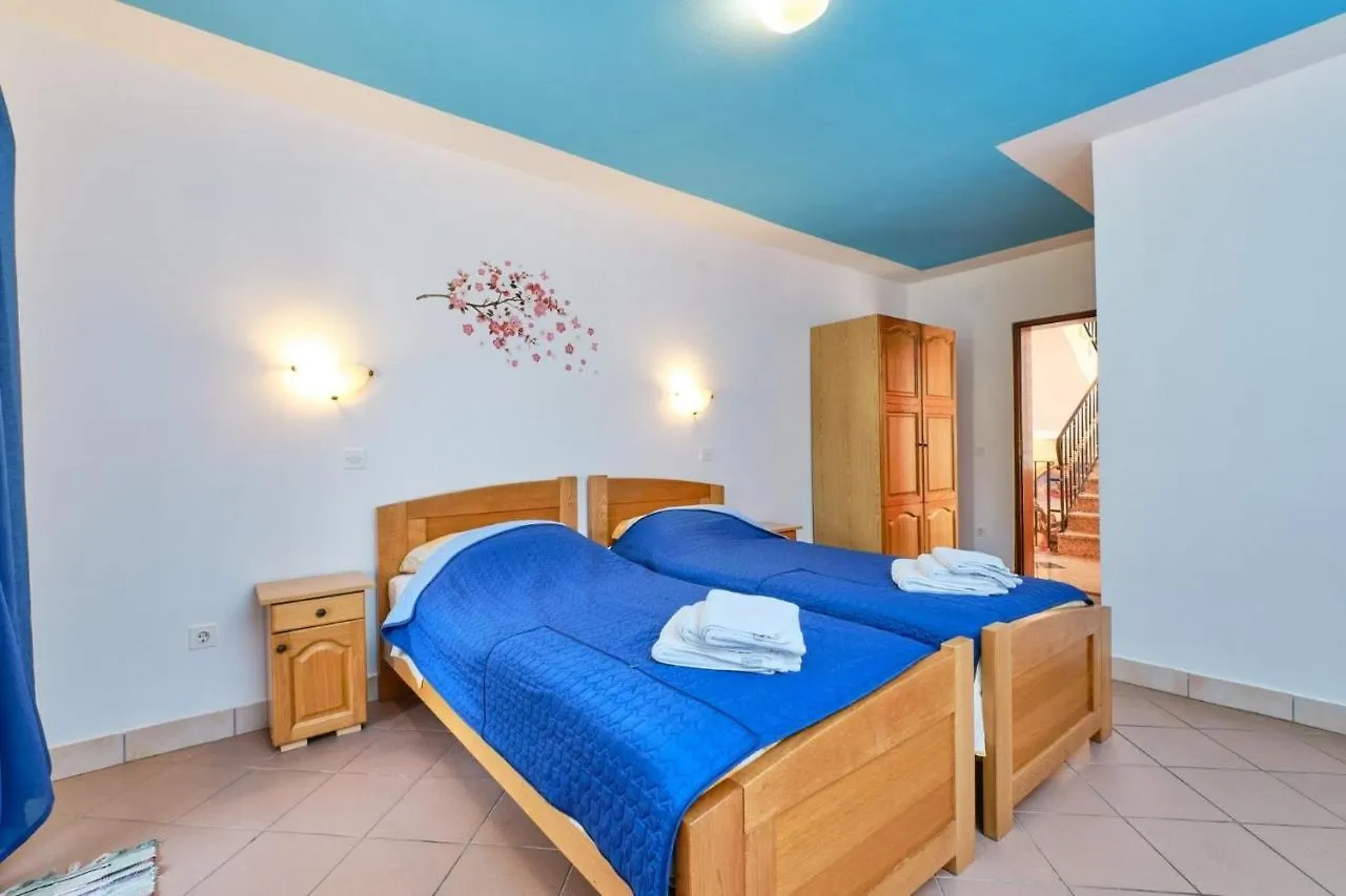 Rooms With A Parking Space Veli Losinj, Losinj - 21045 0*,  Croatia