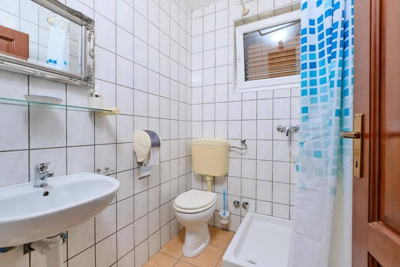 Rooms With A Parking Space Veli Losinj, Losinj - 21045